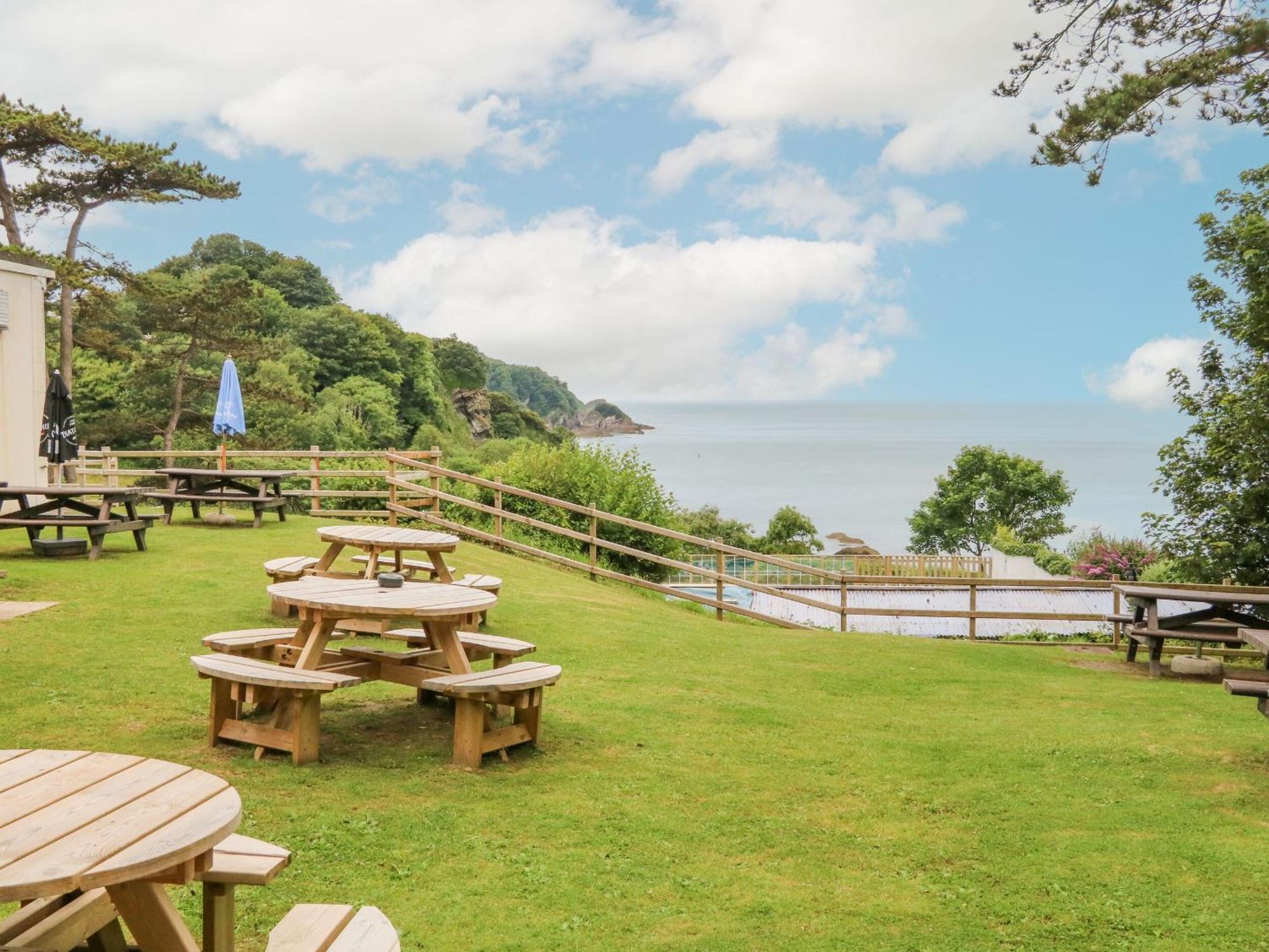 Ochenta * Combe Martin